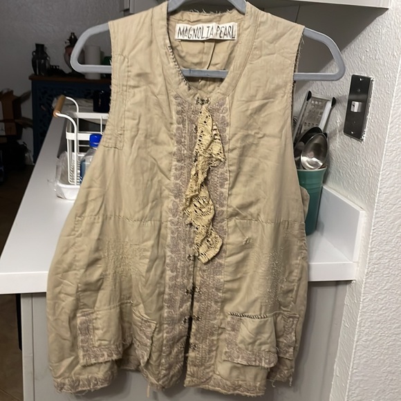 Magnolia Pearl Starla Vest in Vellum - Picture 4 of 9